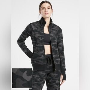 ATHLETA Triumph Printed Full Zip Jacket Black Camo Gym‎ XL Sweatshirt Gorpcore